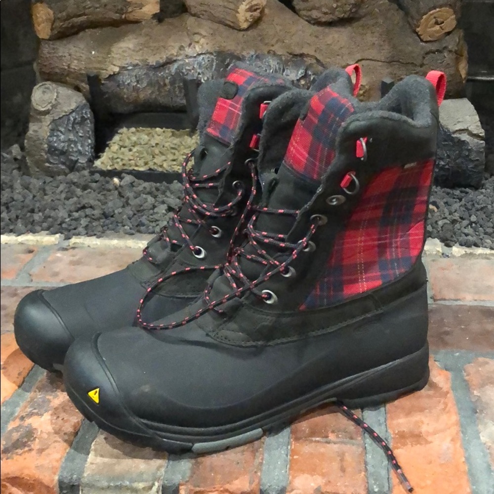 Keen insulated Lace up boots size 10 1/2 women’s